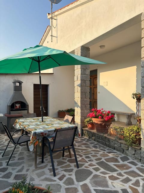 Property building, BBQ facilities, Garden