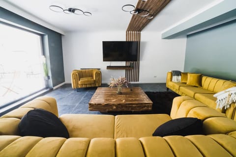 Communal lounge/ TV room, TV and multimedia, Living room, Lounge or bar, Seating area