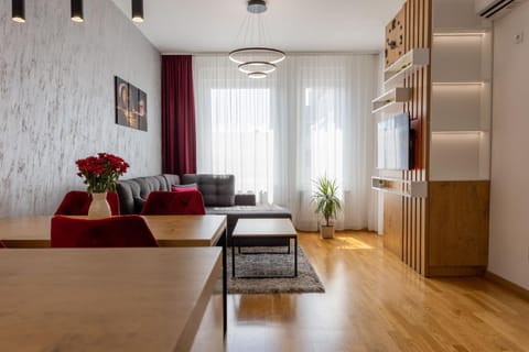 TV and multimedia, Living room, Seating area, Dining area