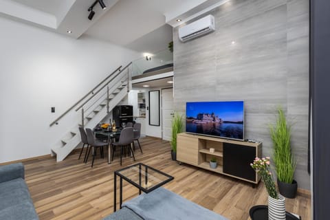 TV and multimedia, Living room, Dining area