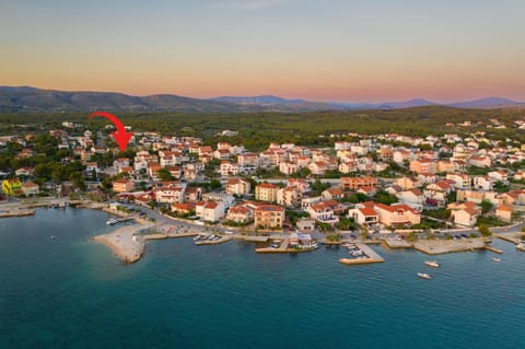 Property building, Nearby landmark, Day, Natural landscape, Bird's eye view, City view, Sea view