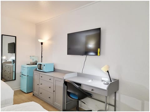 TV and multimedia, Coffee/tea facilities, minibar