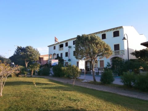 Hotel Smeraldo AFFITTA CAMERE Bed and Breakfast in Isola Rossa