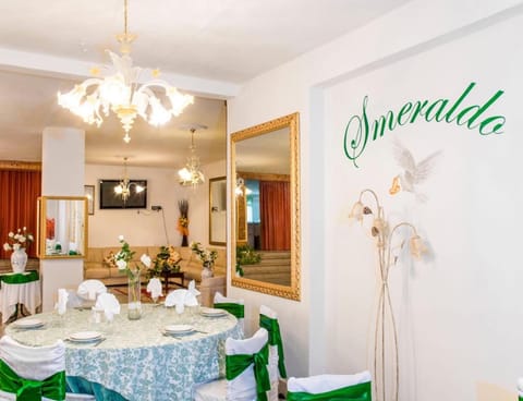 Hotel Smeraldo AFFITTA CAMERE Bed and Breakfast in Isola Rossa
