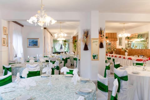 Hotel Smeraldo AFFITTA CAMERE Bed and Breakfast in Isola Rossa