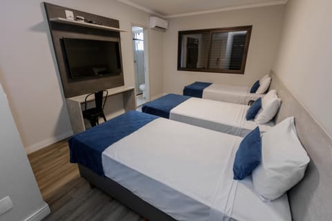 Bed, TV and multimedia, Photo of the whole room
