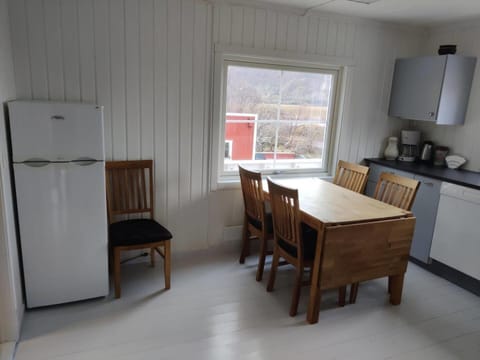 View (from property/room), Kitchen or kitchenette, Dining area