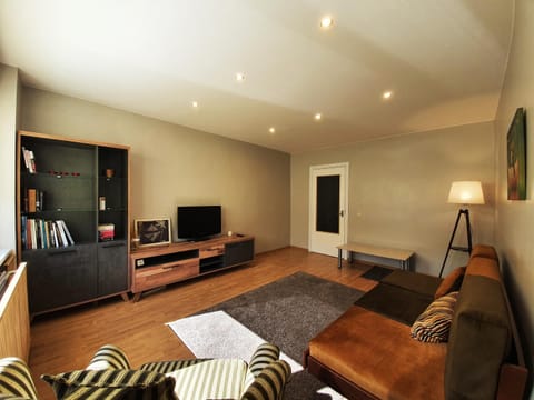 Communal lounge/ TV room, TV and multimedia, Living room, Seating area