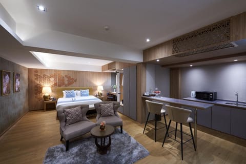 Bed, TV and multimedia, Photo of the whole room, Seating area, Bedroom