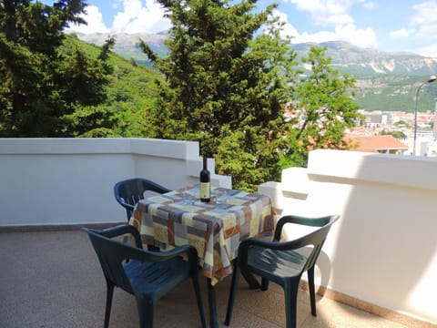 Balcony/Terrace, City view, Mountain view