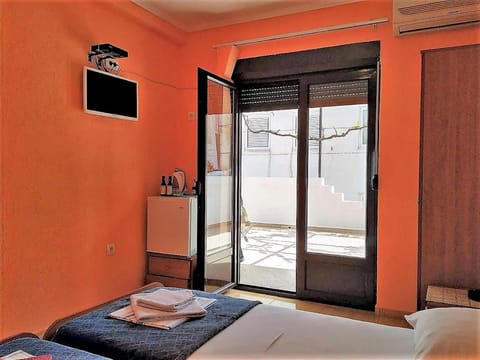 Photo of the whole room, Decorative detail