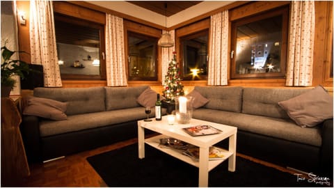 Communal lounge/ TV room