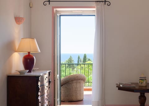 Natural landscape, View (from property/room), Balcony/Terrace, Living room, Seating area, Sea view
