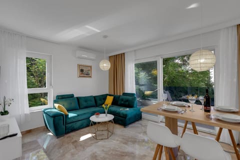Living room, Seating area, Dining area