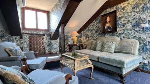 Communal lounge/ TV room, Living room