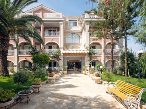 Property building, Patio, Facade/entrance