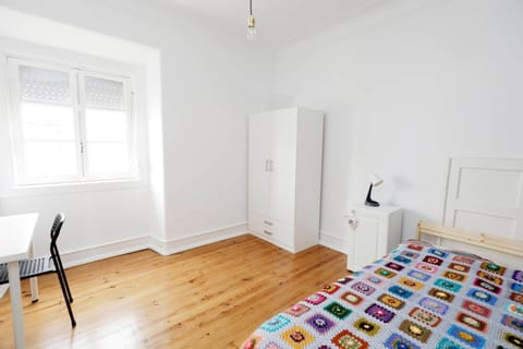 Photo of the whole room, Bedroom