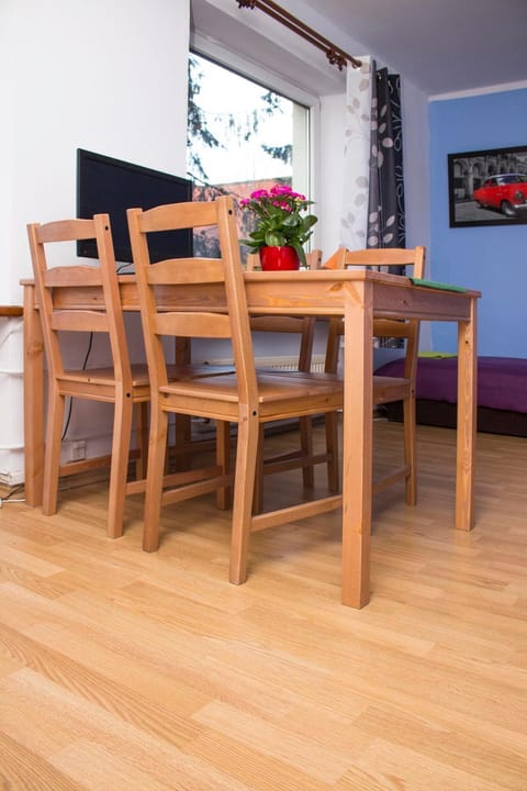 Photo of the whole room, Seating area