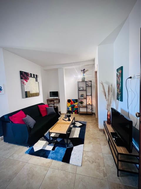 TV and multimedia, Living room, Photo of the whole room, Seating area, Evening entertainment