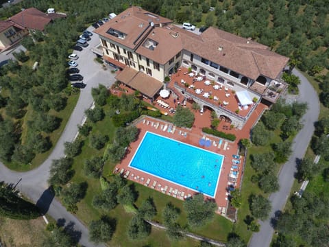 Property building, Neighbourhood, Bird's eye view, Swimming pool