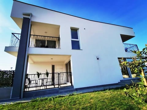 Apartments La Mar Zambratija Bed and Breakfast in Istria County