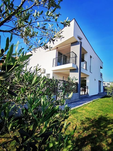 Apartments La Mar Zambratija Bed and Breakfast in Istria County