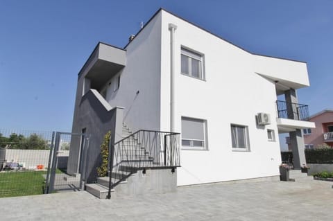 Apartments La Mar Zambratija Bed and Breakfast in Istria County