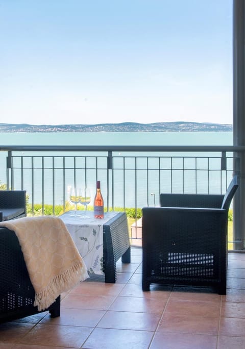 Balcony/Terrace, Lake view