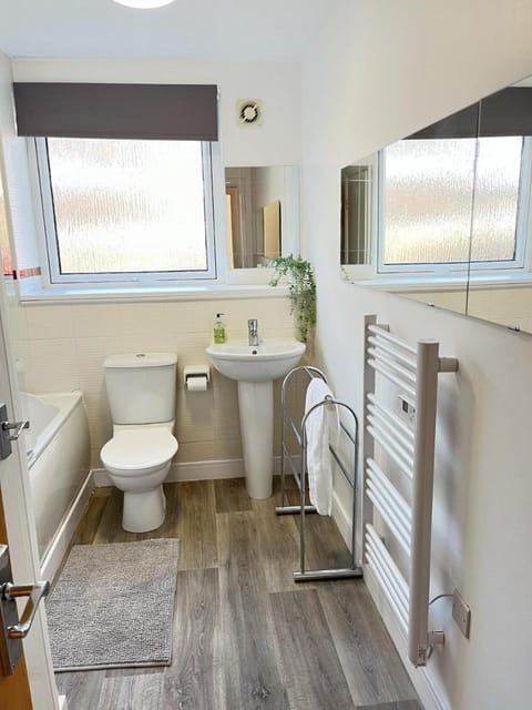 Bright 2 Bedroom Apartment - Edinburgh Apartment in Edinburgh