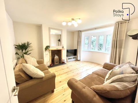 Communal lounge/ TV room, TV and multimedia, Living room, Seating area