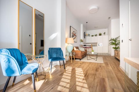 Living room, Lobby or reception, Seating area, Dining area, kitchen