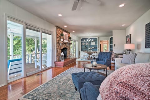 Hayesville Lake Getaway with Balcony and Mtn Views! House in Chatuge Lake