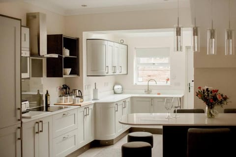 Kitchen or kitchenette, dishwasher, minibar, stove, stove