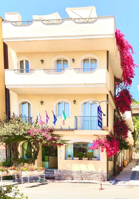 Property building, Balcony/Terrace