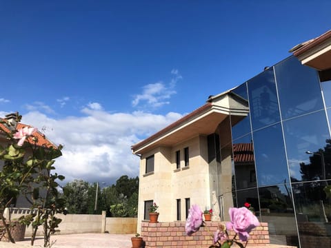 Property building, Facade/entrance, Garden