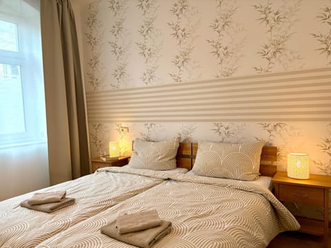 Bed, Photo of the whole room, Bedroom, internet, towels