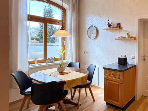 Communal lounge/ TV room, TV and multimedia, Dining area, internet, kitchen