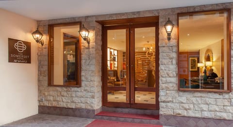 Facade/entrance, City view, Street view