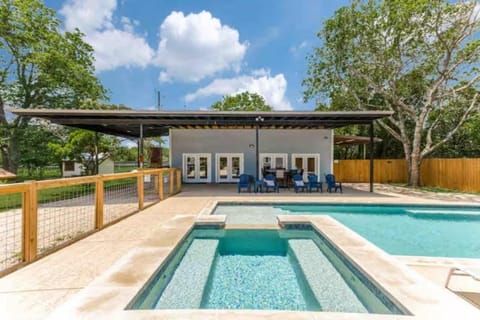Swimming pool