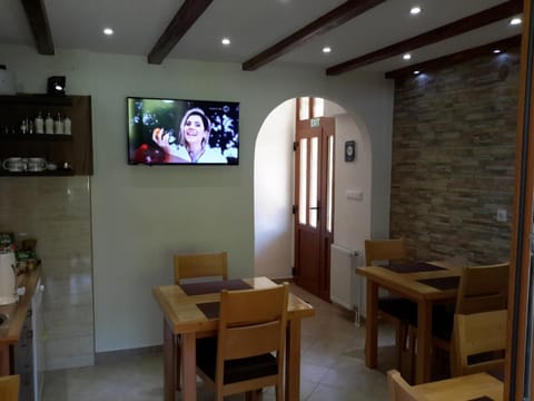 Communal lounge/ TV room, Communal kitchen