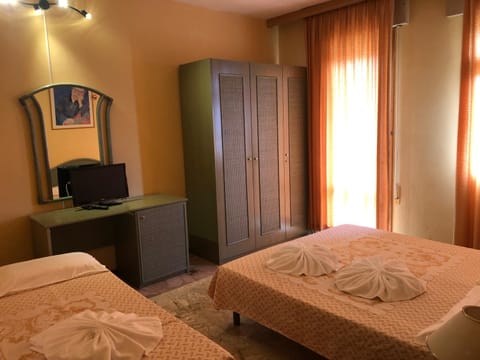 Hotel AMALFI & Restaurant Karaoke Bar Hotel in Lido di Jesolo