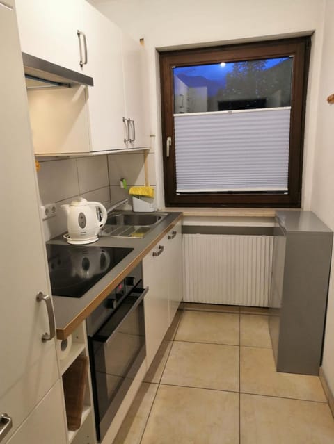 Kitchen or kitchenette, dishwasher, stove