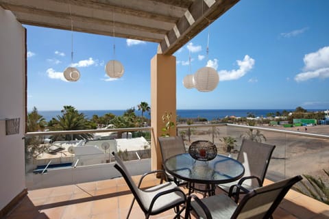 Property building, Balcony/Terrace, Living room