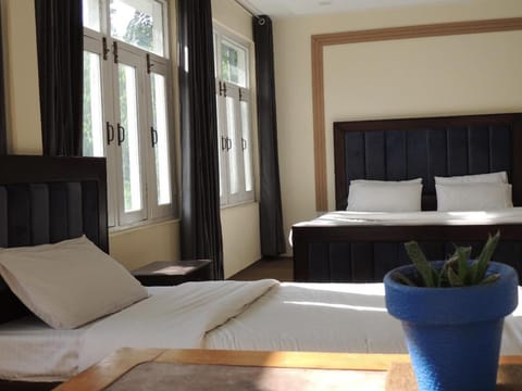 Photo of the whole room, Windsurfing, Windsurfing, Bedroom, Mountain view, Sunrise