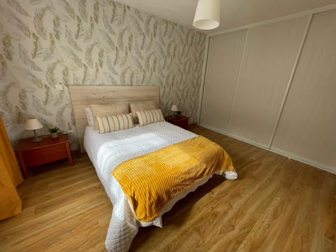 Bed, Photo of the whole room, Bedroom, wardrobe