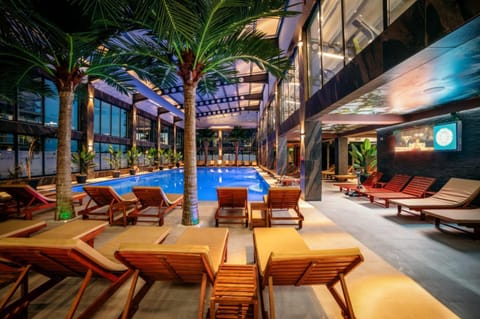 Swimming pool, sunbed