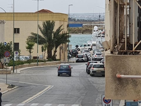 Neighbourhood, Street view