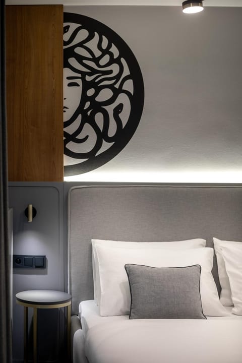 Photo of the whole room, Decorative detail