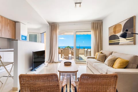 TV and multimedia, View (from property/room), Living room, Seating area, Sea view, Sea view