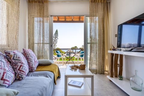 TV and multimedia, View (from property/room), Balcony/Terrace, Living room, Seating area, Sea view